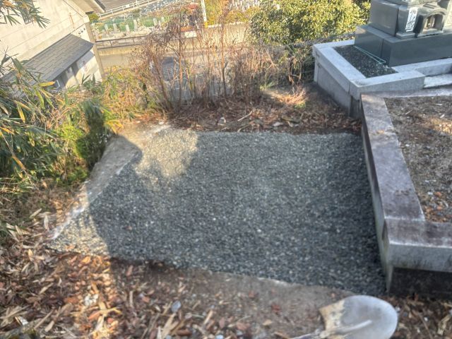 大垣市勝山北墓地　外柵解体工事　②整地・砂利敷設
